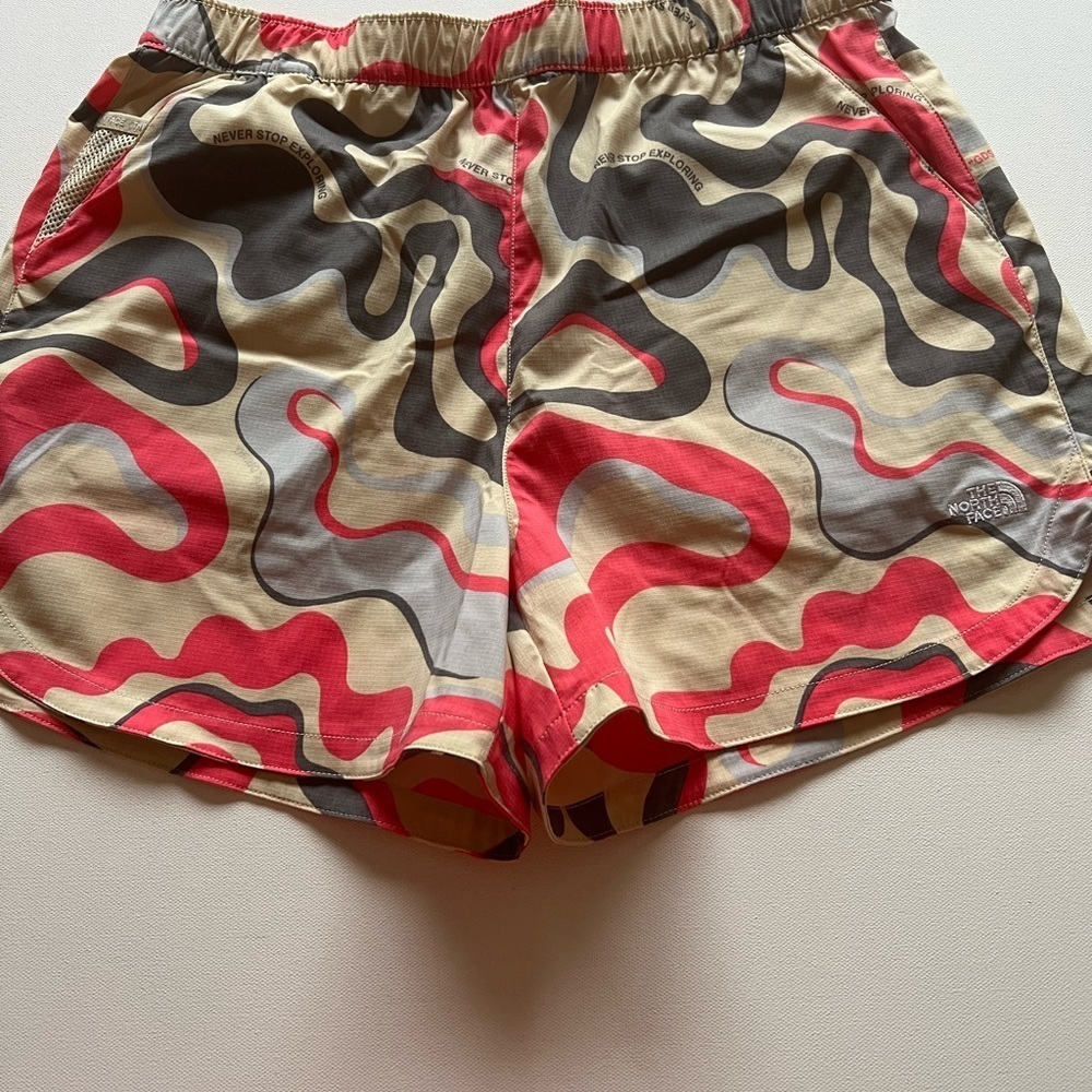 NWT The North Face Women's Patterned Shorts - Red and Gray Size Large No Liner🔥